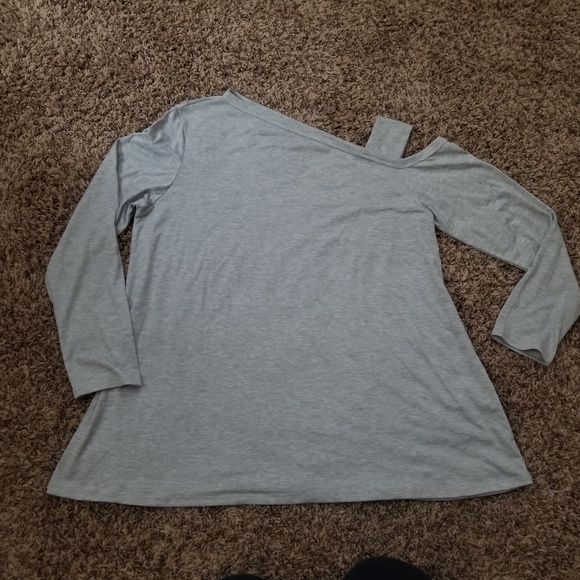 Cold shoulder shirt - Picture 1 of 1